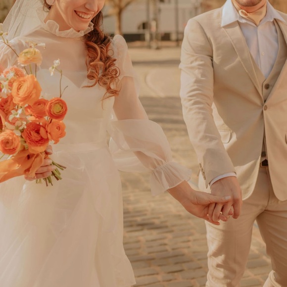 Sweet retro style sheer ruffle balloon sleeve short wedding dress - Picture 2 of 6